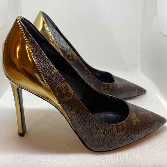Louis Vuitton Cherie Pump with Gold Heels - Picture 3 of 8